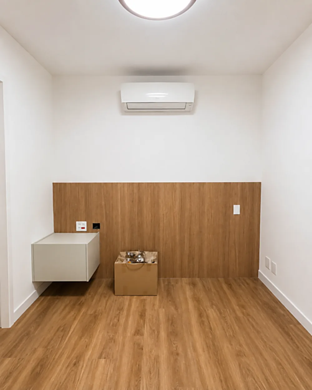 Ar-condicionado split instalado em ambiente interno pela CJ
